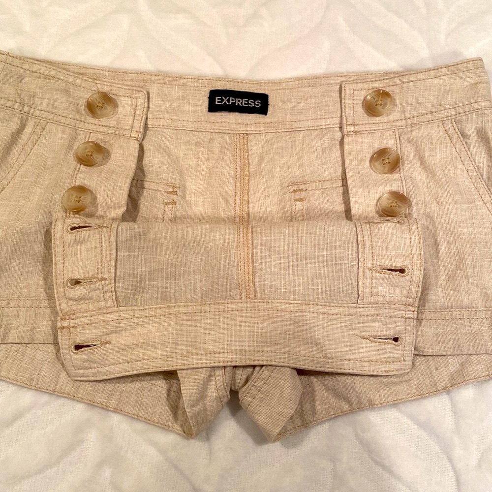 Express Shorts - Picture 3 of 8